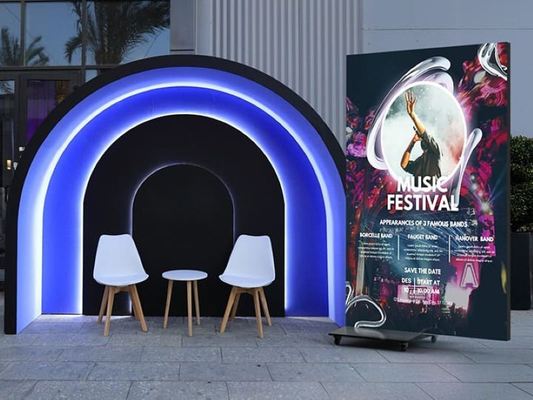 에너지 절감, 높은 밝기 쌍면 LED 포스터 디스플레이 다채로운 다기능 광고 비디오 벽