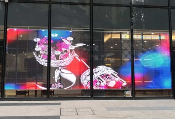 220W/ M2 투명한 LED 메쉬 스크린 야외 유리 상품진열 5000 알 7.8 밀리미터