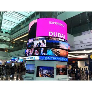 실외 매장용 P3.91 곡면 LED 패널 디지털 사이니지 대여