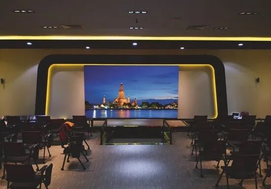 HD P2 실내 화려한 LED 디스플레이 광고판 주도하는 벽 14 비트