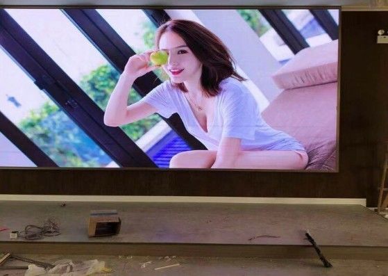 7680Hz HD LED 화면 모듈 비디오 벽 디스플레이 디자인 FCC 20m 볼 거리