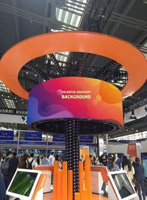 휴대용 실내 풀 컬러 LED 디스플레이 보드 스크린 800cd 250000 픽셀 초경량