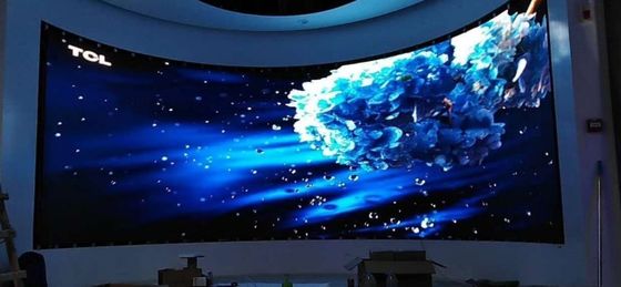 휴대용 실내 풀 컬러 LED 디스플레이 보드 스크린 800cd 250000 픽셀 초경량