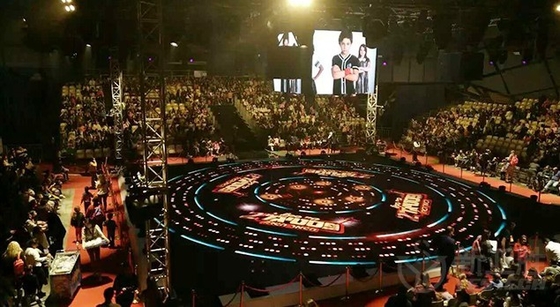 SMD2121 임대 디스코는 댄스 플로어 임대 P3.91mm 위로 0.5*1m LED 라이트를 밝힙니다